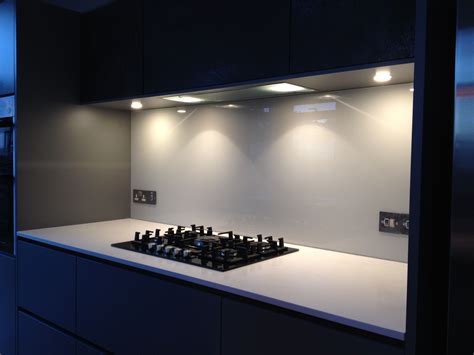 do you need a glass splashback with an induction hob